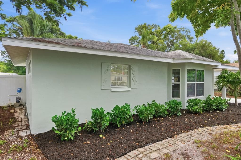 1533 SUFFOLK STREET N, ST PETERSBURG, FL 33710 — zdjęcie 3