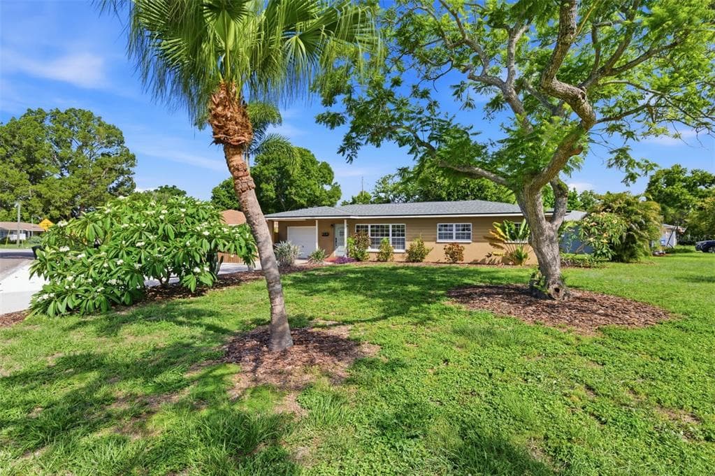 7555 19TH AVENUE N, ST PETERSBURG, FL 33710 — zdjęcie 2