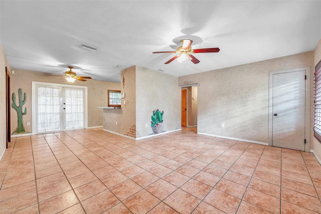 7555 19TH AVENUE N, ST PETERSBURG, FL 33710 — zdjęcie 5
