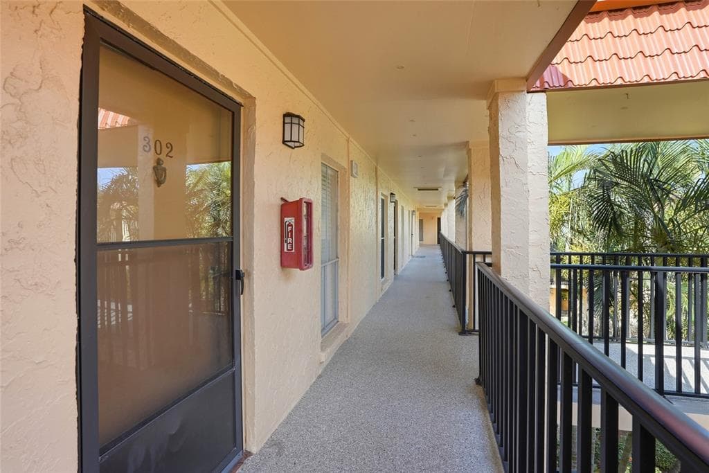 8911 BLIND PASS ROAD # 302, ST PETE BEACH, FL 33706 — zdjęcie 3