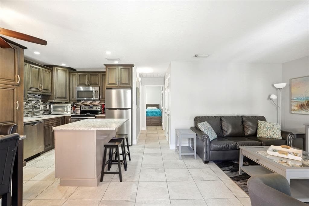 8911 BLIND PASS ROAD # 302, ST PETE BEACH, FL 33706 — zdjęcie 4