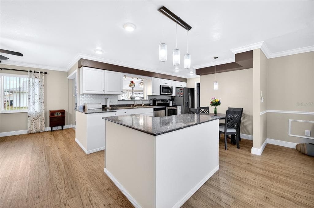 1743 COUNCIL DRIVE, SUN CITY CENTER, FL 33573 — zdjęcie 2