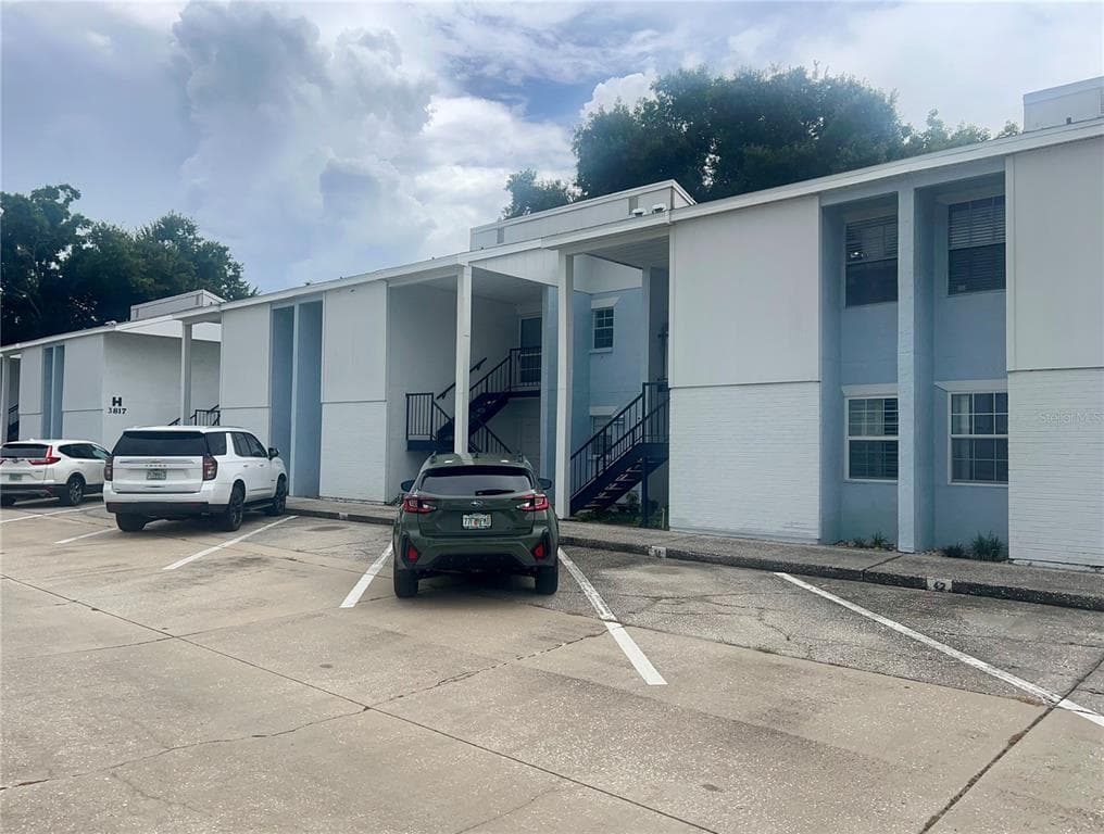 3819 N OAK DRIVE # I42, TAMPA, FL 33611
