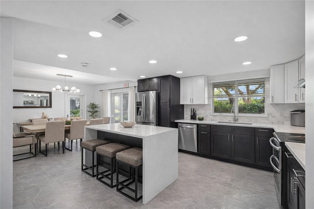 10852 131ST STREET N, LARGO, FL 33774 — zdjęcie 2