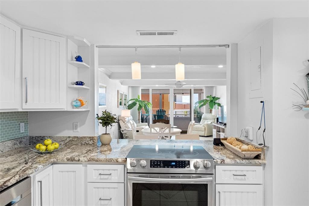 17920 GULF BOULEVARD # 302, REDINGTON SHORES, FL 33708 — zdjęcie 5