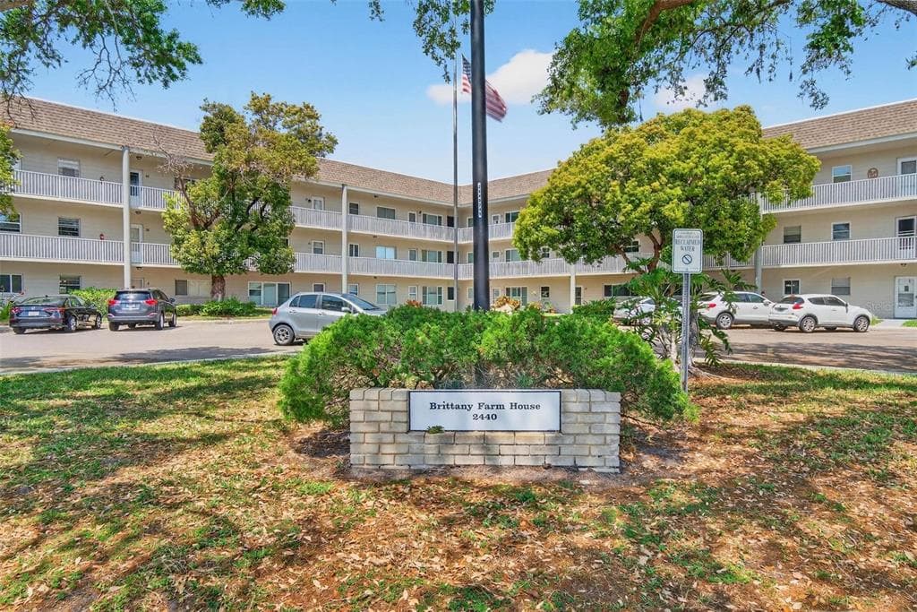 2440 WORLD PARKWAY BOULEVARD # 6, CLEARWATER, FL 33763