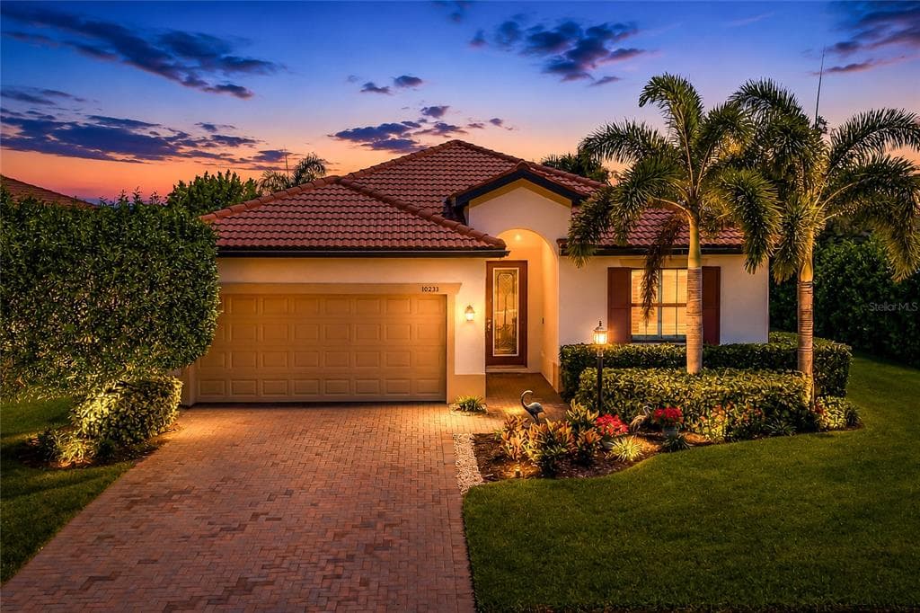 10233 LOCH LOMOND DRIVE, BRADENTON, FL 34211