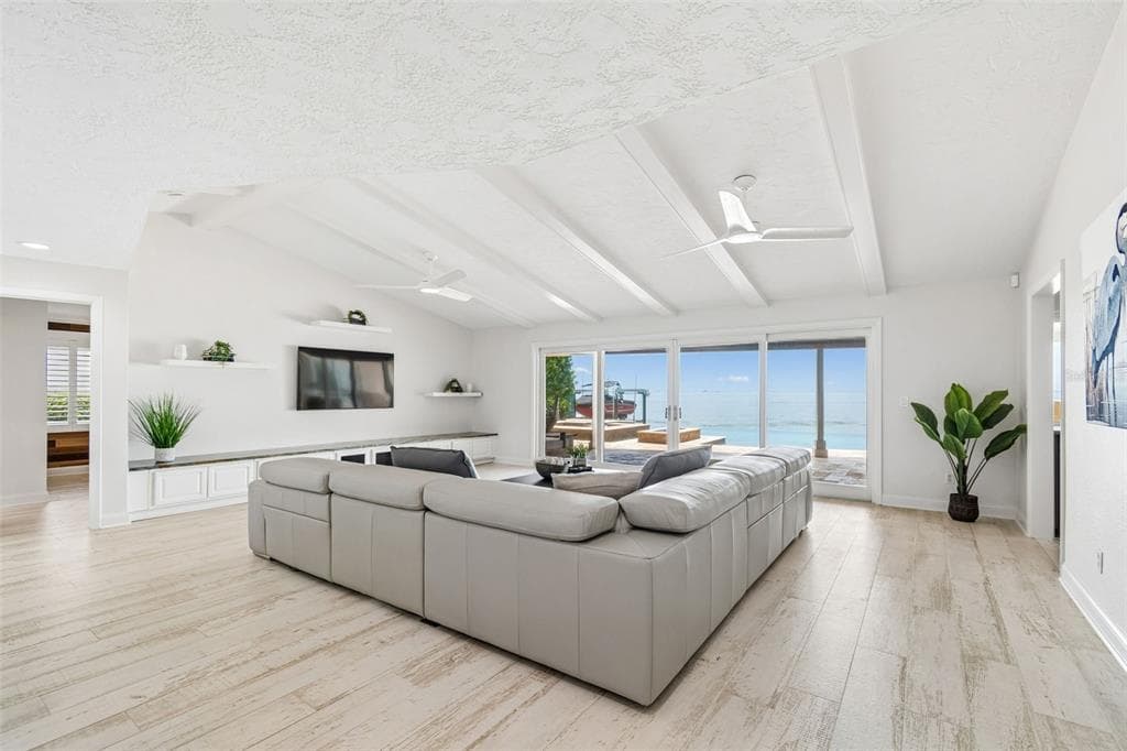 2038 CAROLINA AVENUE NE, ST PETERSBURG, FL 33703 — zdjęcie 3