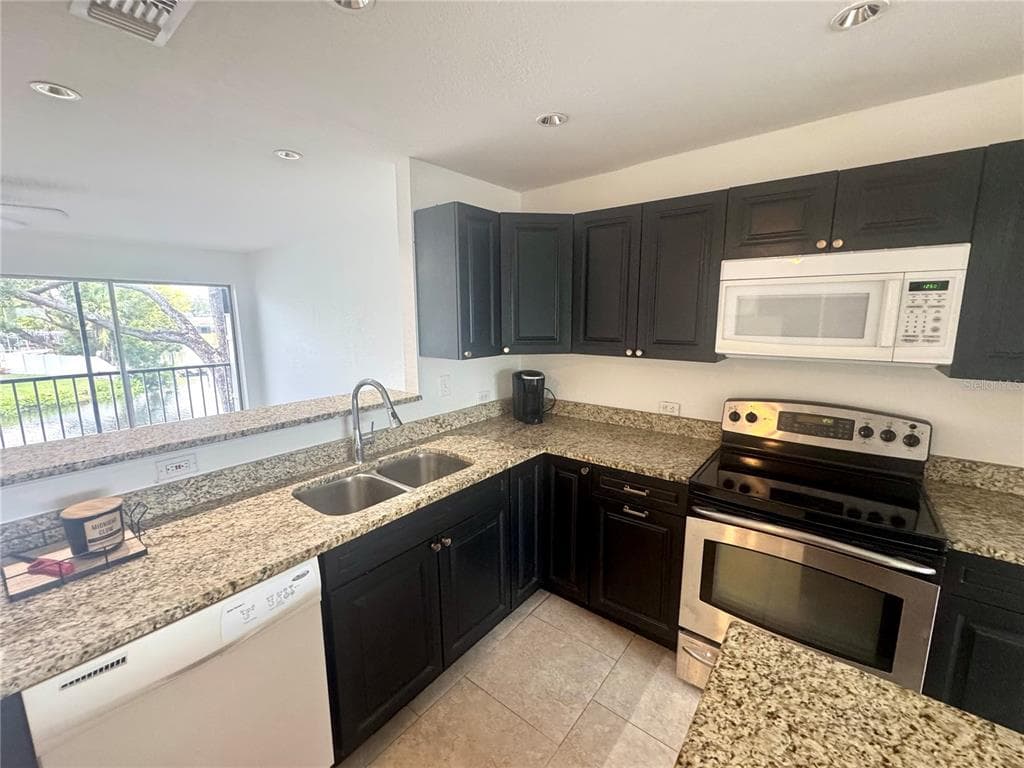 9201 TUDOR DRIVE # C212, TAMPA, FL 33615 — zdjęcie 3