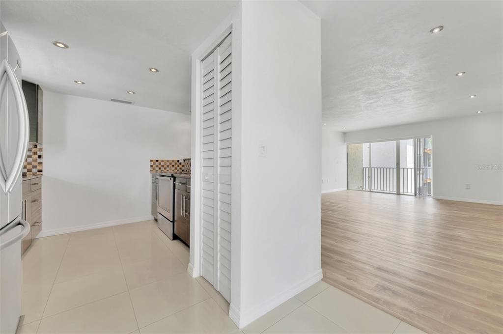 592 100TH AVENUE N # 201, ST PETERSBURG, FL 33702 — zdjęcie 3
