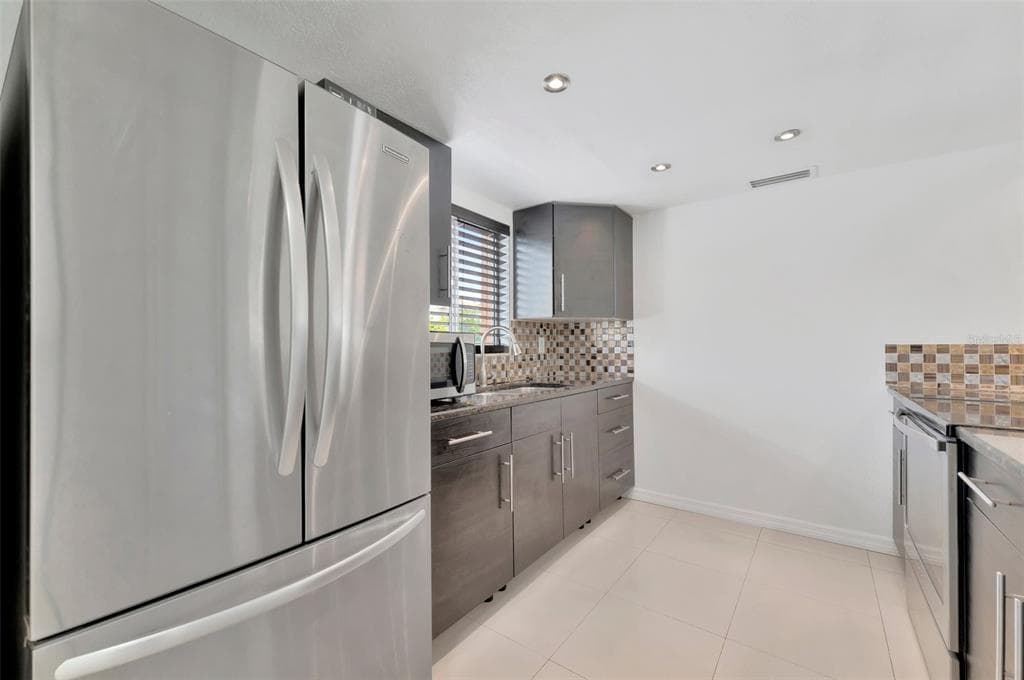 592 100TH AVENUE N # 201, ST PETERSBURG, FL 33702 — zdjęcie 5