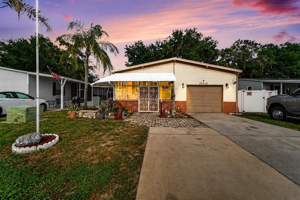 38030 LAWANDA LOOP, ZEPHYRHILLS, FL 33542