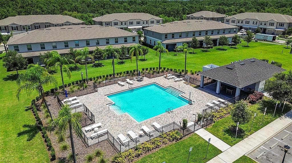 9622 PEMBROOKE PINES DRIVE, SUN CITY CENTER, FL 33573 — zdjęcie 2