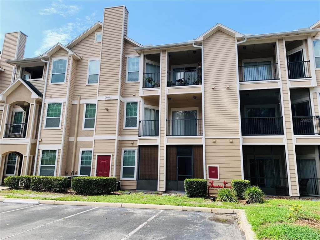 2025 ERVING CIRCLE # 104, OCOEE, FL 34761