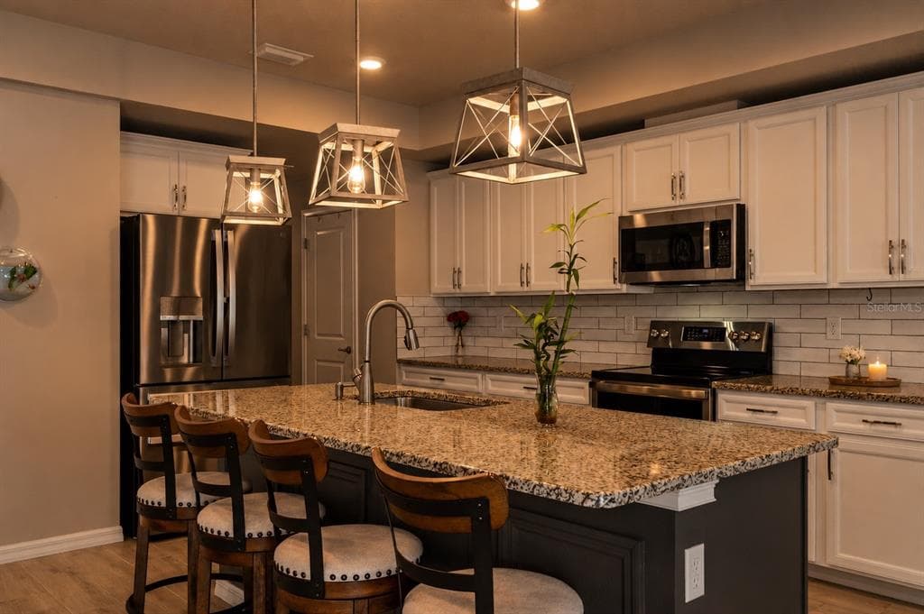 12182 PIONEER AVENUE, WEEKI WACHEE, FL 34614 — zdjęcie 2