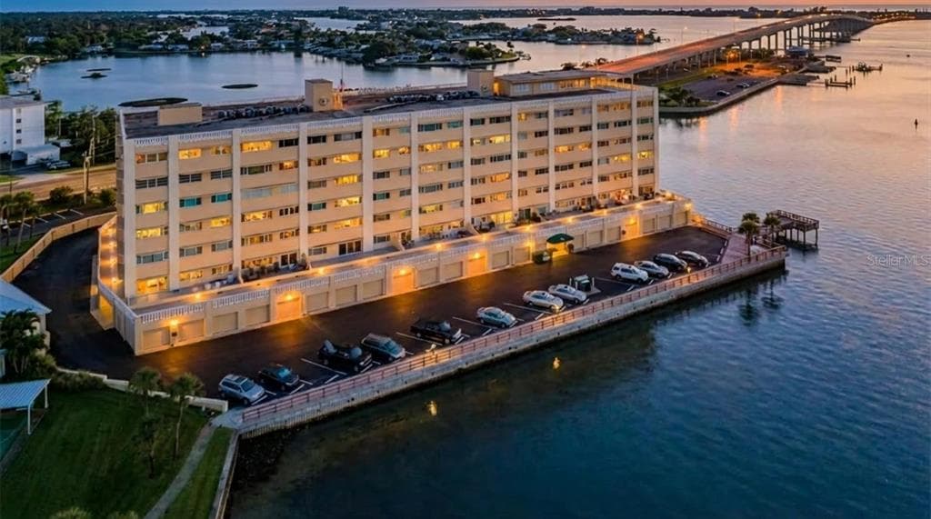 100 BLUFF VIEW DRIVE # 211C, BELLEAIR BLUFFS, FL 33770 — zdjęcie 2