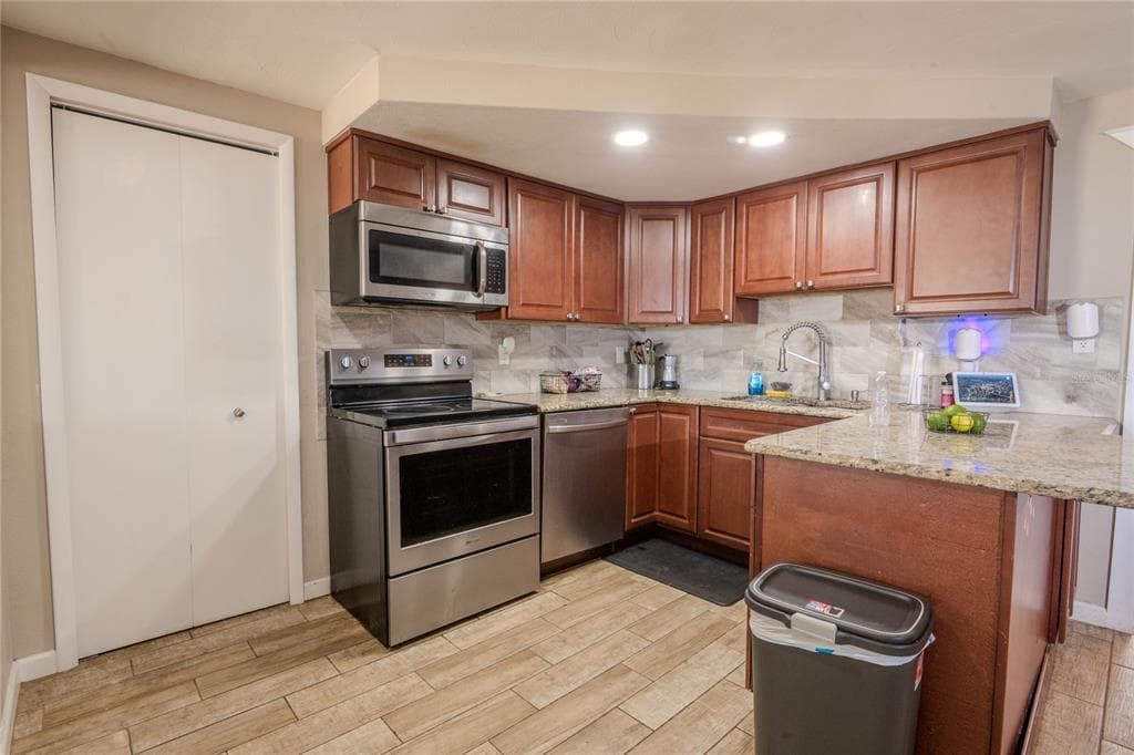 1050 DEAL LANE, HOLIDAY, FL 34691 — zdjęcie 3