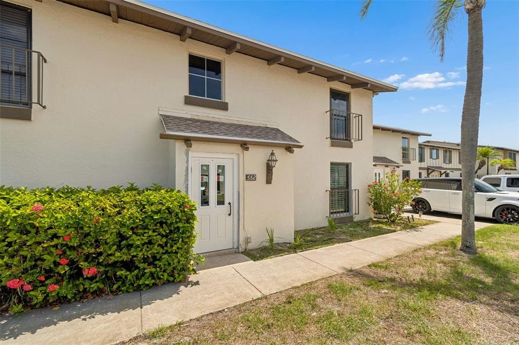 552 PLAZA SEVILLE COURT # 97, TREASURE ISLAND, FL 33706