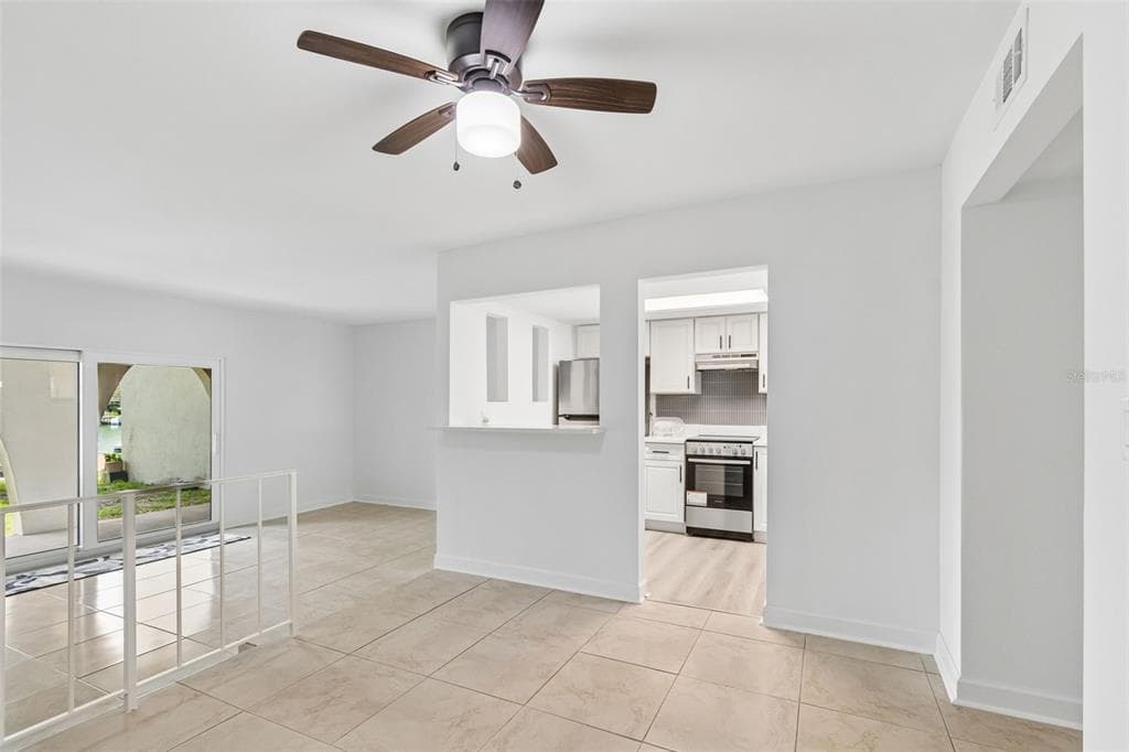 552 PLAZA SEVILLE COURT # 97, TREASURE ISLAND, FL 33706 — zdjęcie 5