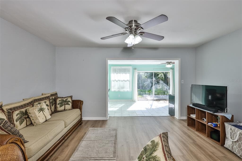 2335 SURREY LANE, CLEARWATER, FL 33763 — zdjęcie 4