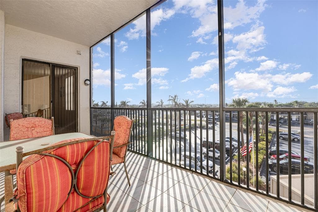 333 N ATLANTIC AVENUE # 305, COCOA BEACH, FL 32931 — zdjęcie 3