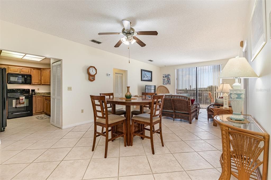 333 N ATLANTIC AVENUE # 305, COCOA BEACH, FL 32931 — zdjęcie 4