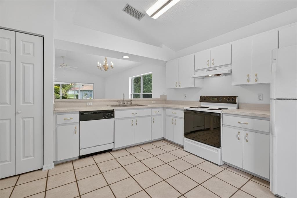 660 W SUNSET STRIP DRIVE, BEVERLY HILLS, FL 34465 — zdjęcie 2