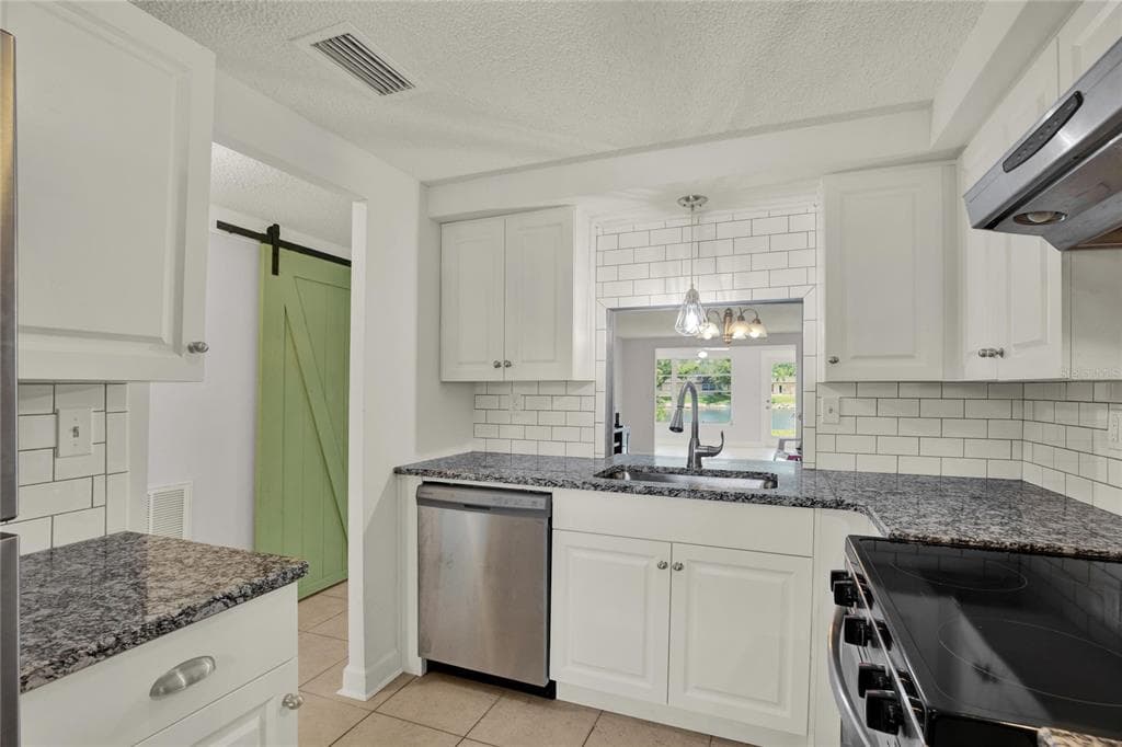 4115 HAMPTON DRIVE # n/a, NEW PORT RICHEY, FL 34652 — zdjęcie 3