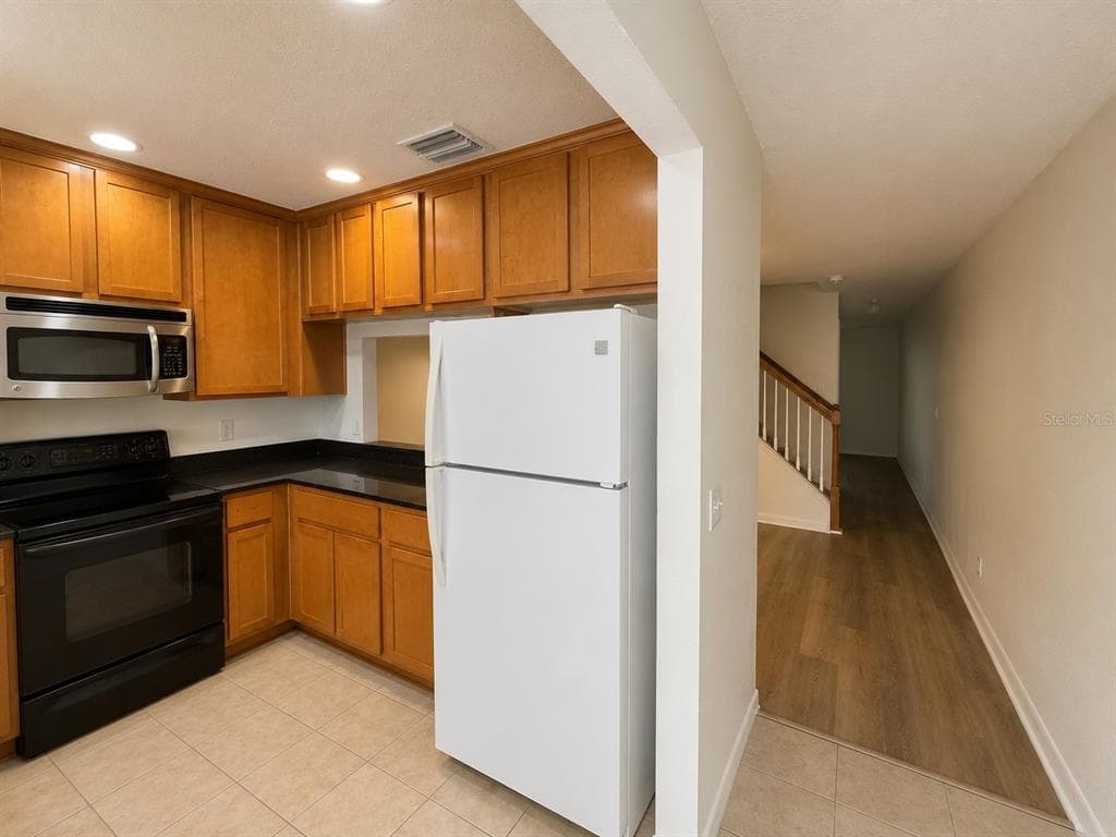9410 CHARLESBERG DRIVE, TAMPA, FL 33635 — zdjęcie 2