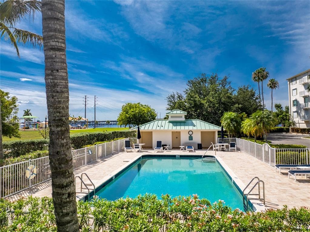 200 HARBOR WALK DRIVE # 233, PUNTA GORDA, FL 33950 — zdjęcie 2