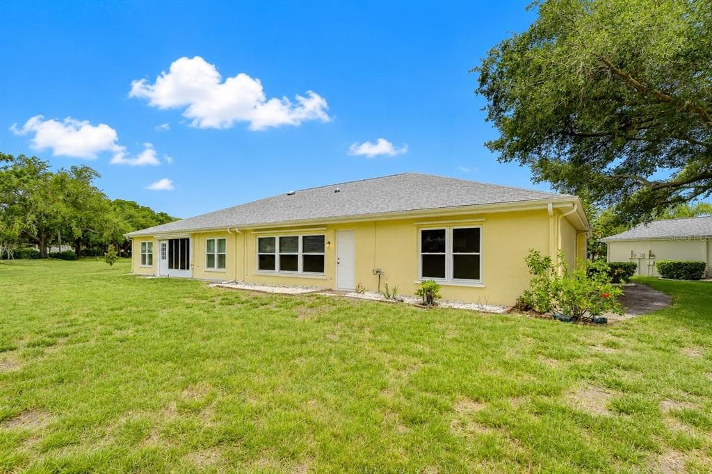 818 MCCALLISTER AVENUE, SUN CITY CENTER, FL 33573 — zdjęcie 2