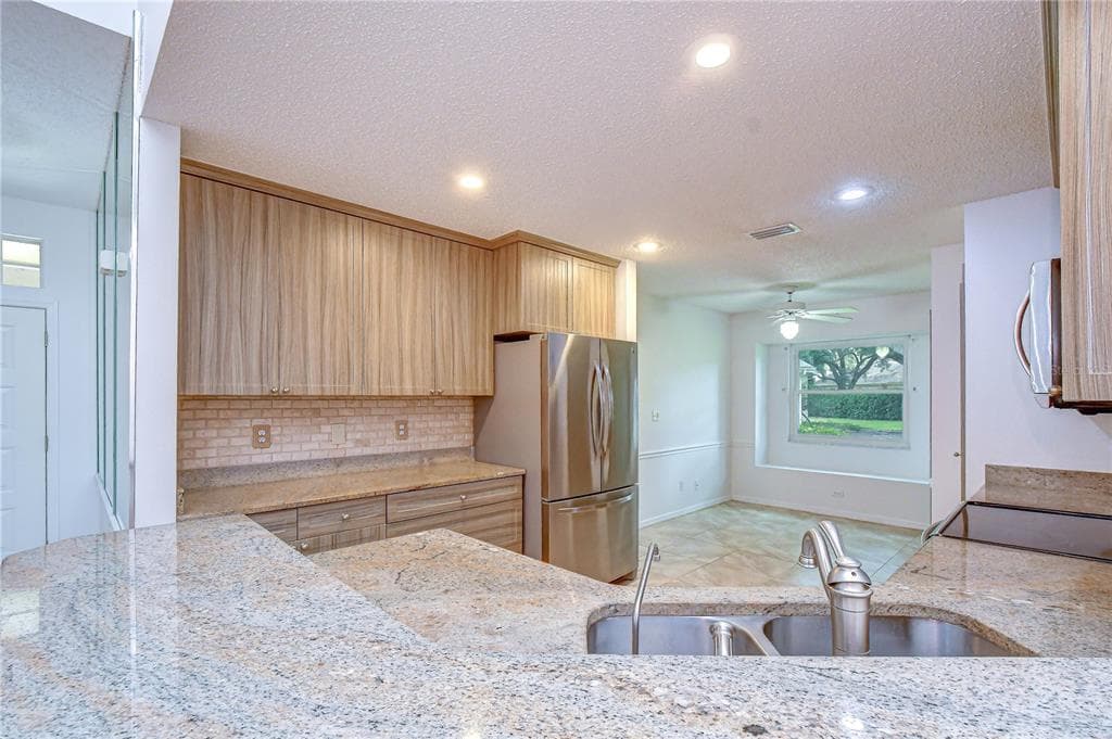 818 MCCALLISTER AVENUE, SUN CITY CENTER, FL 33573 — zdjęcie 5