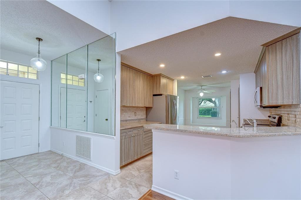 818 MCCALLISTER AVENUE, SUN CITY CENTER, FL 33573 — zdjęcie 4