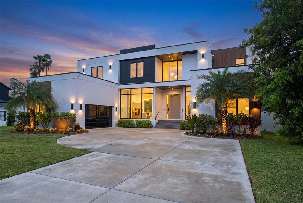 1076 SNELL ISLE BOULEVARD NE, ST PETERSBURG, FL 33704
