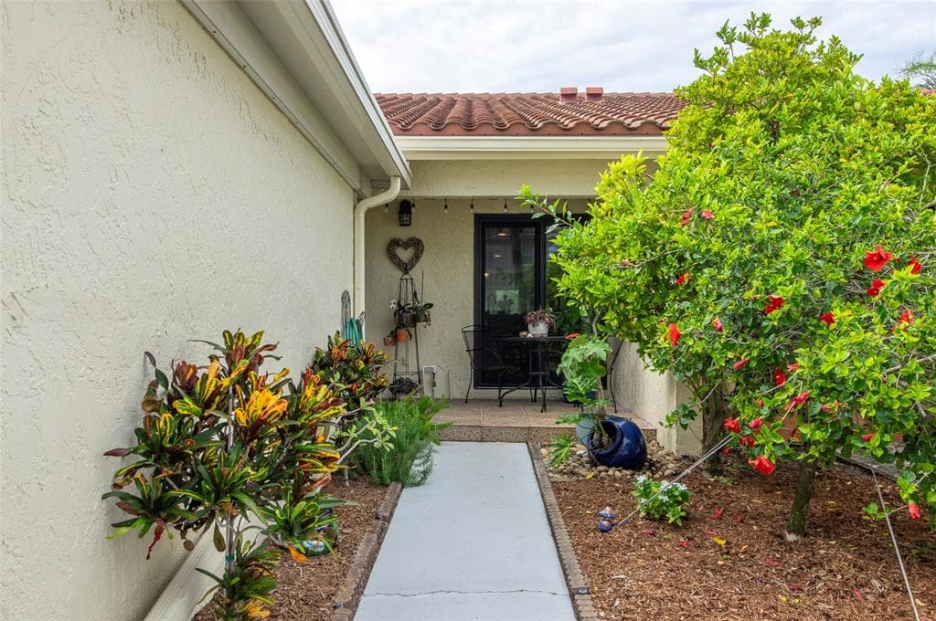 10152 REGAL DRIVE, LARGO, FL 33774