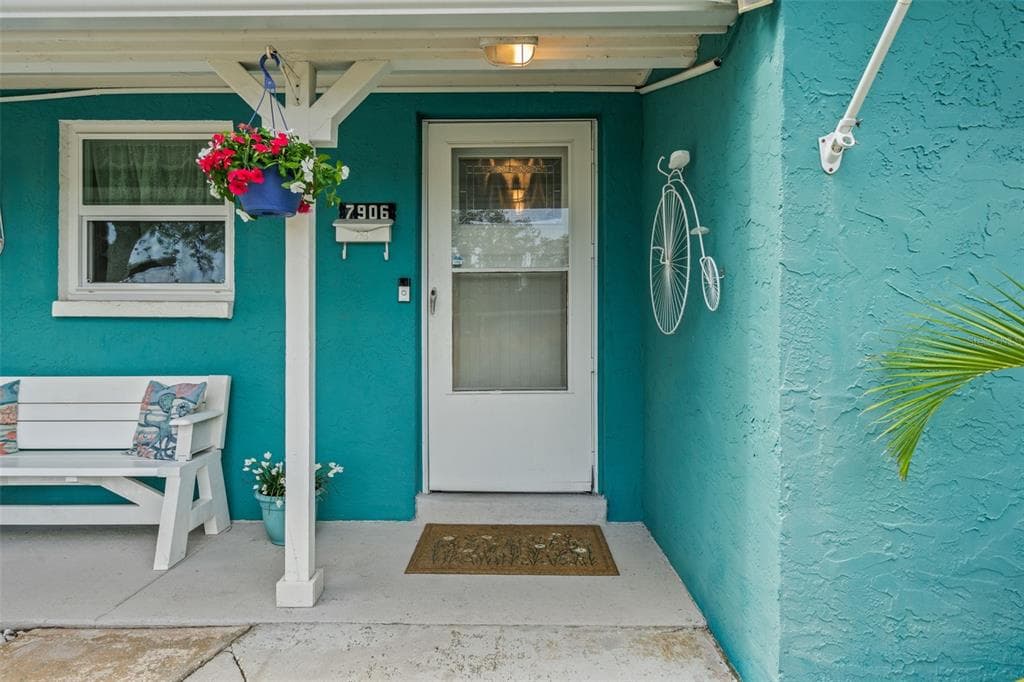 7906 WOODVINE CIRCLE, TAMPA, FL 33615 — zdjęcie 4