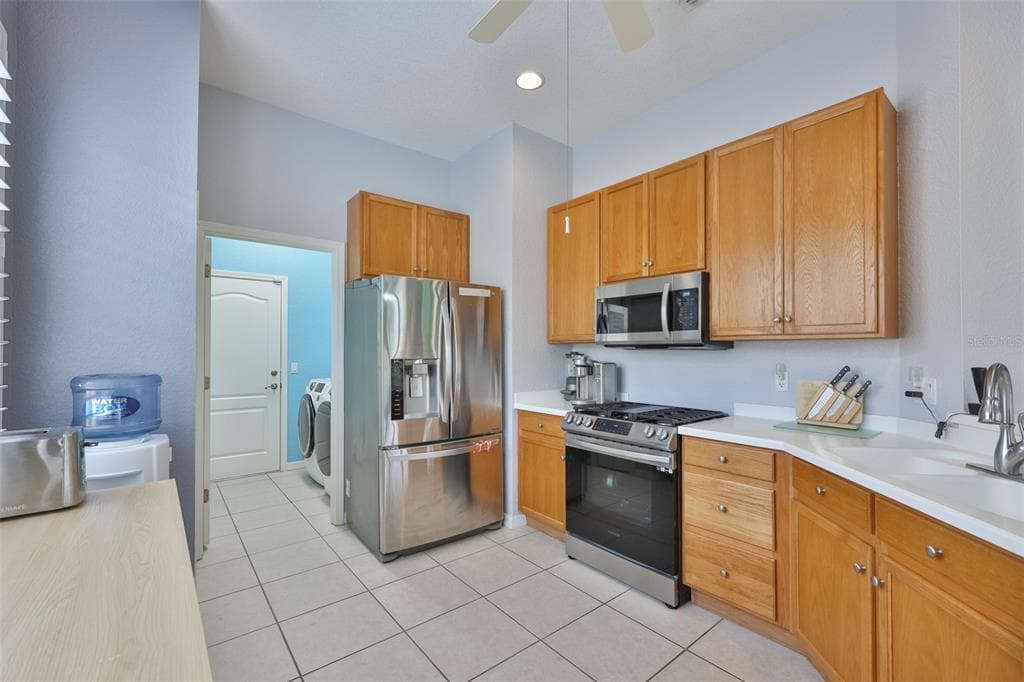 1050 REGAL MANOR WAY, SUN CITY CENTER, FL 33573 — zdjęcie 4