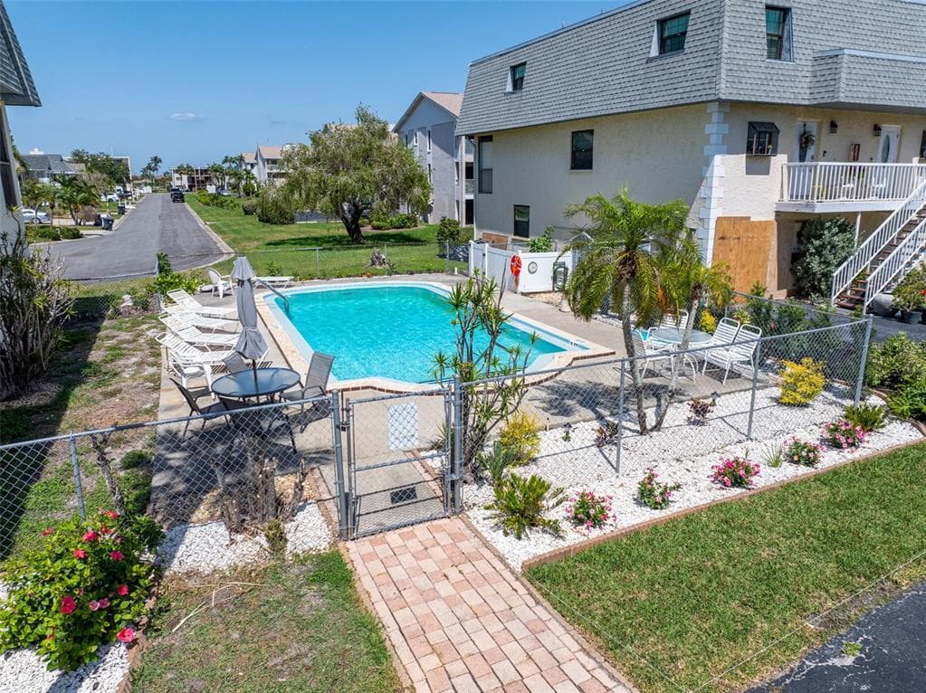 12485 2ND STREET E # C103, TREASURE ISLAND, FL 33706 — zdjęcie 3