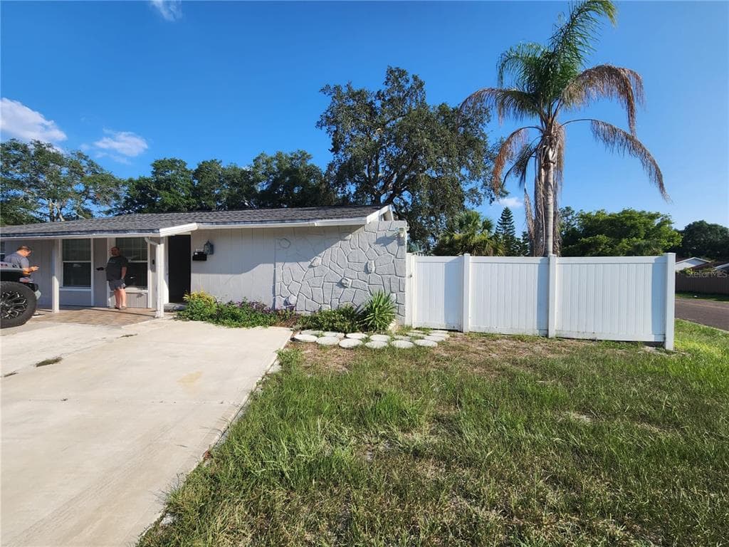 8518 WOODLAKE DRIVE, TAMPA, FL 33615