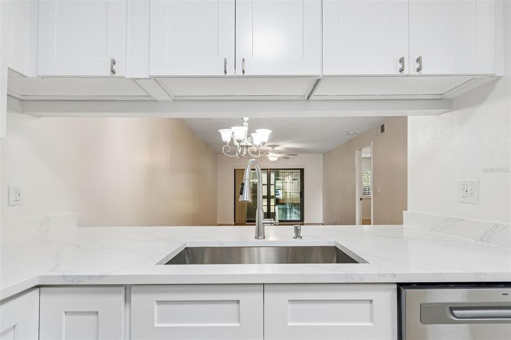 723 83RD AVENUE N # 104, ST PETERSBURG, FL 33702 — zdjęcie 4