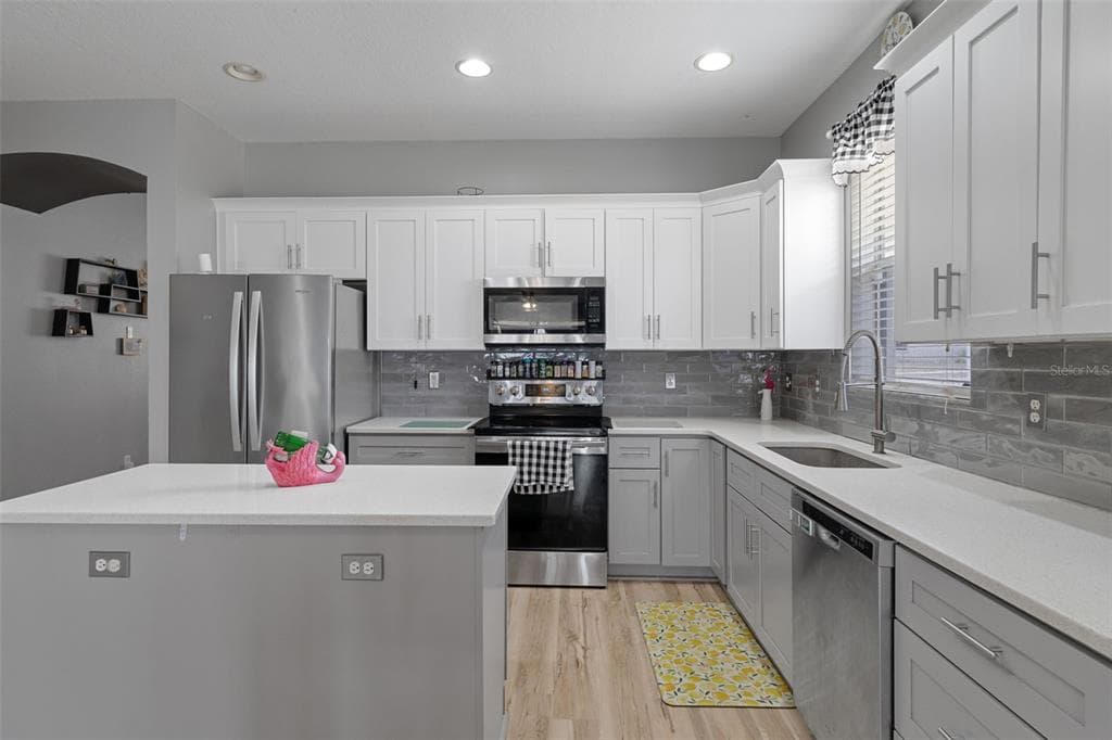 8483 PINETOP RIDGE LANE, BROOKSVILLE, FL 34613 — zdjęcie 5