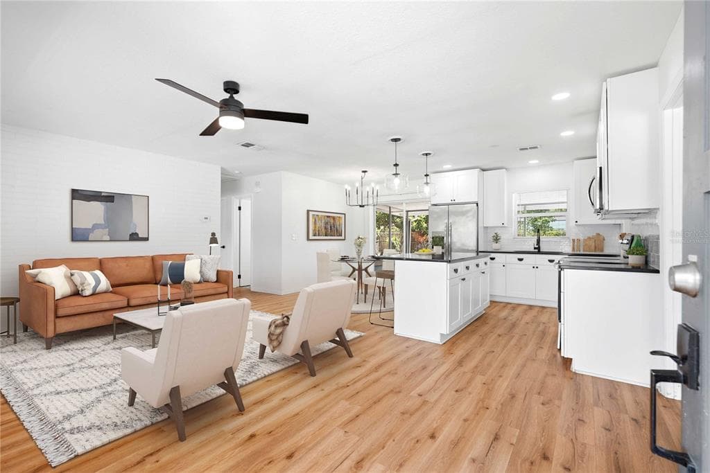 5586 30TH AVENUE N, ST PETERSBURG, FL 33710 — zdjęcie 3