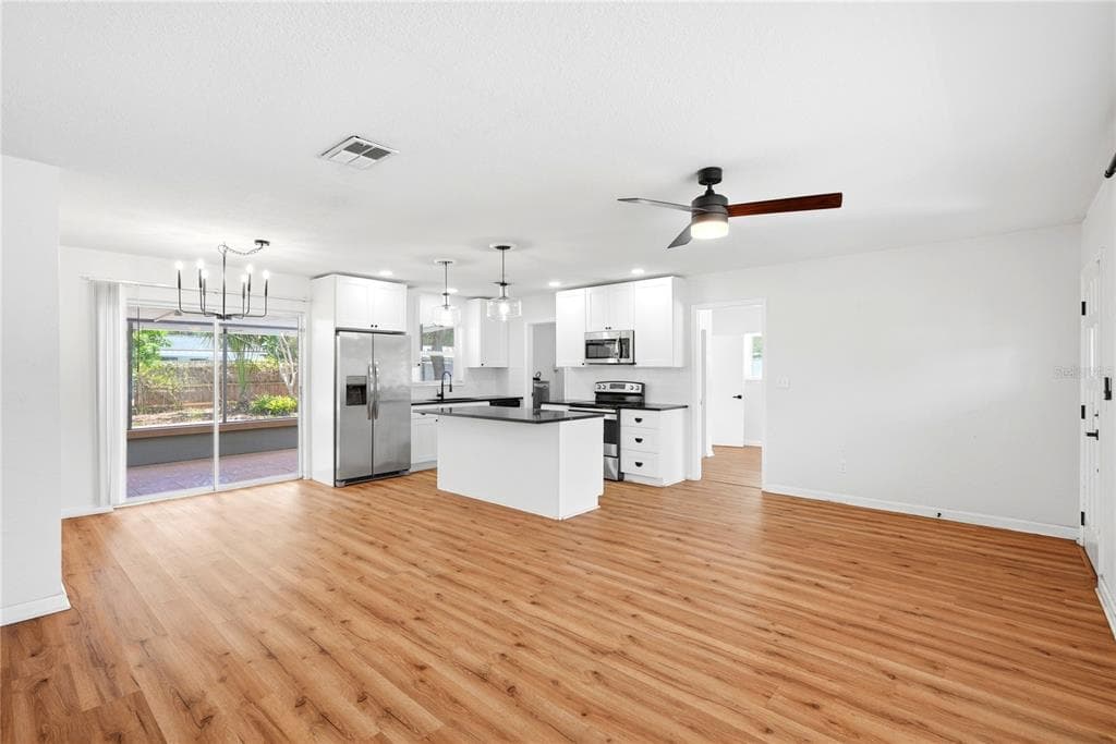 5586 30TH AVENUE N, ST PETERSBURG, FL 33710 — zdjęcie 5
