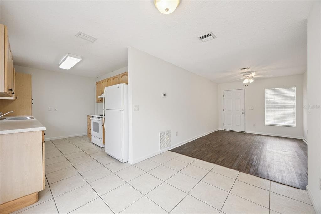 1105 N ROCKINGHAM AVENUE, TAVARES, FL 32778 — zdjęcie 5