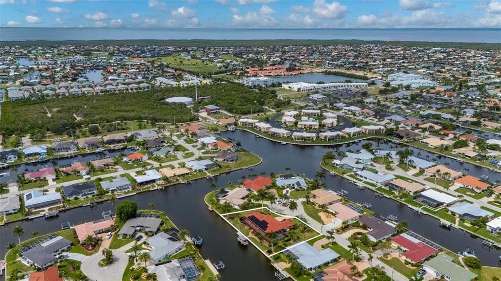 950 LASSINO COURT, PUNTA GORDA, FL 33950 — zdjęcie 2