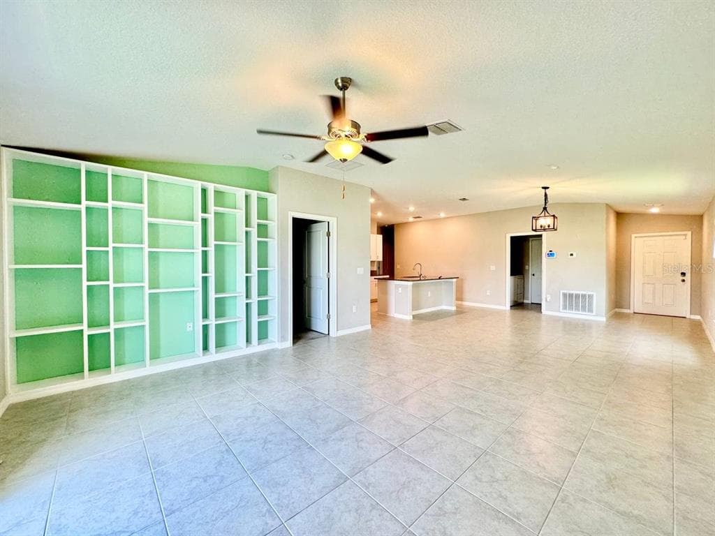 7025 KING CREEK DRIVE, SUN CITY CENTER, FL 33573 — zdjęcie 4