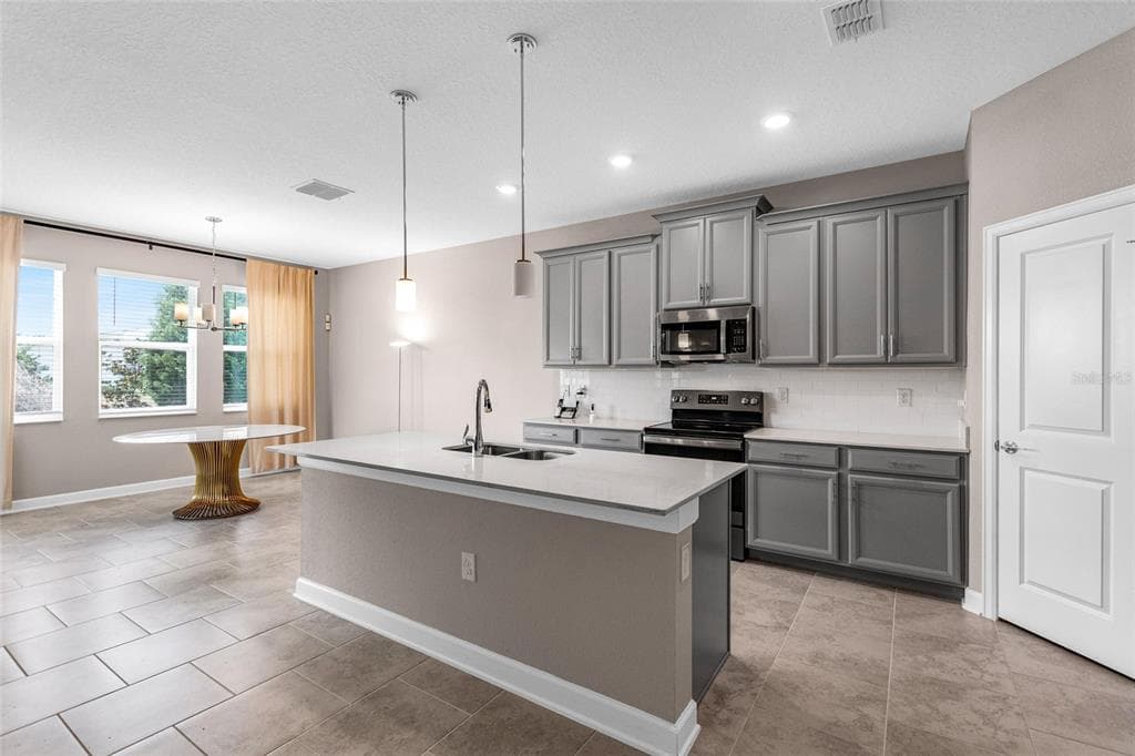 8833 BETH PAGE LN, DAVENPORT, FL 33896 — zdjęcie 3