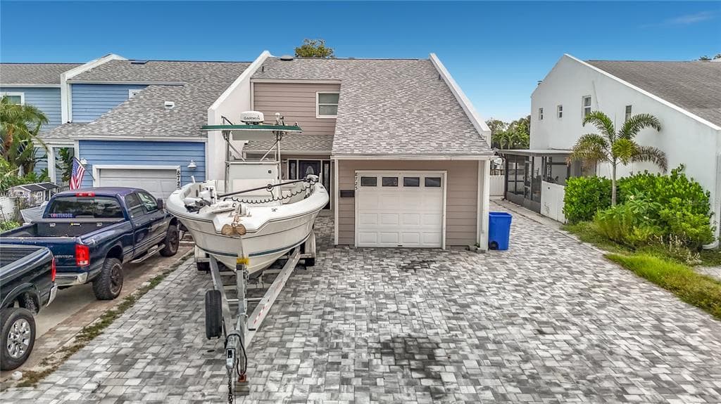 8725 BAY POINTE DRIVE, TAMPA, FL 33615