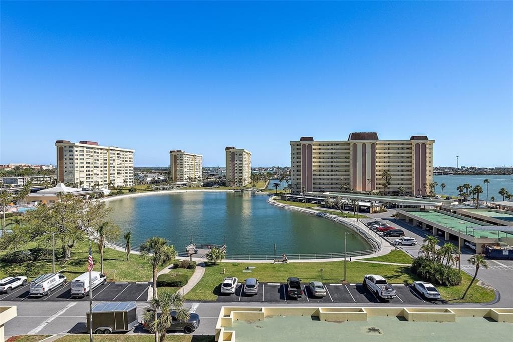 4725 COVE CIRCLE # 704, ST PETERSBURG, FL 33708 — zdjęcie 2