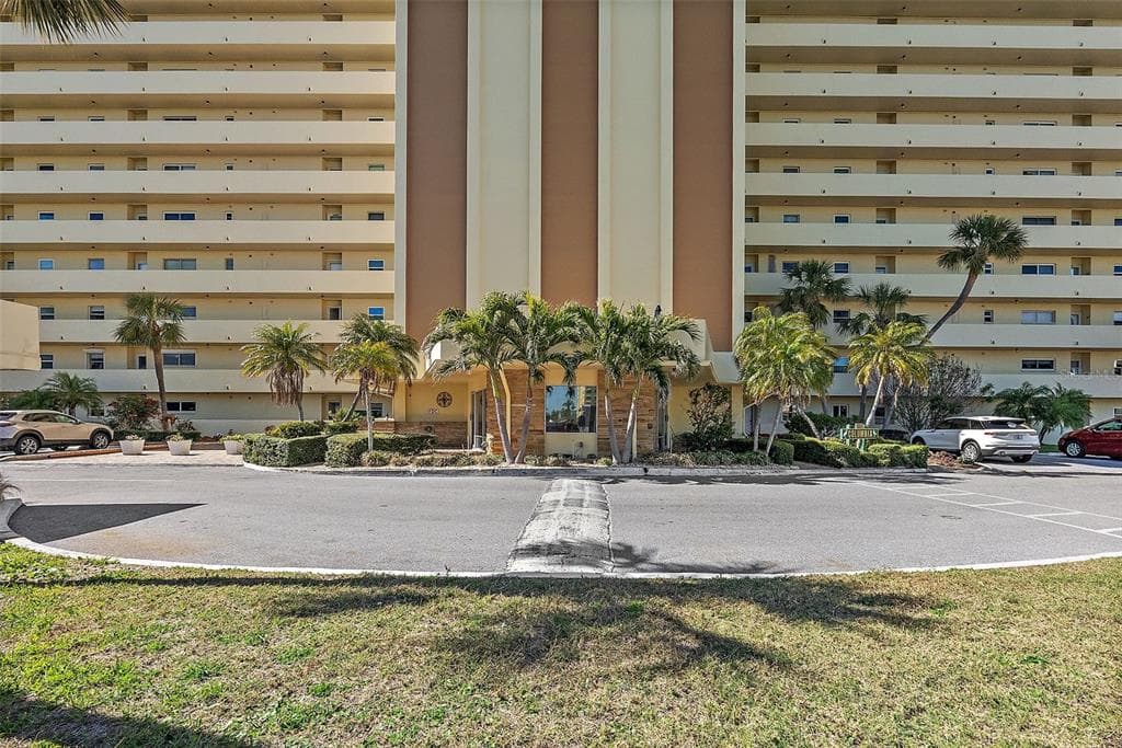 4725 COVE CIRCLE # 704, ST PETERSBURG, FL 33708
